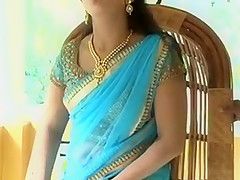 Actress navya nair navel show captured in pen cam by driver